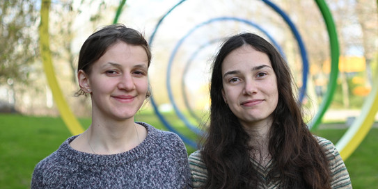 Picture of Nina Mihailov and Alma Marcén
