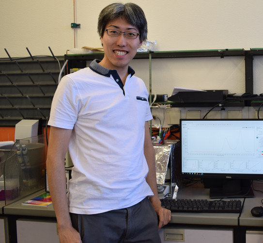 Picture of Assist.-Prof. Dr. Shinnosuke Horiuchi in the laboratory