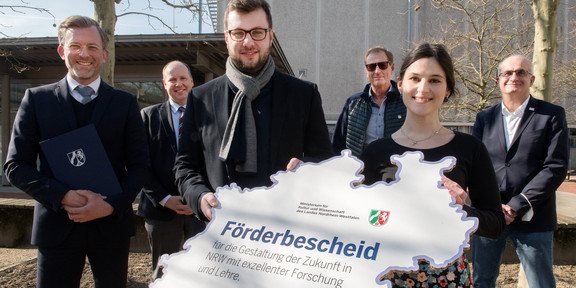 Gruppenbild mit Elisabeth Kreidt und Sydney Becker Gruppenbild mit Elisabeth Kreidt und Sydney Becker