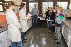 Besucher am Tag der Chemie