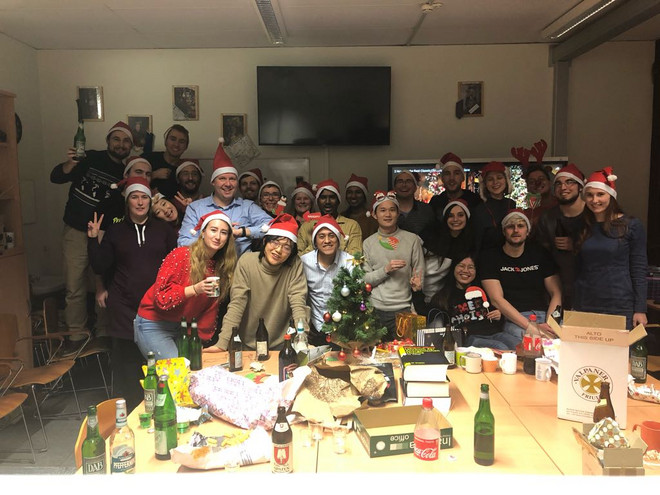 Picture of the Christmas party 2019 with all members of the Clever Lab.