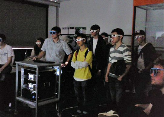 Schüler bei einer 3D-Vorführung